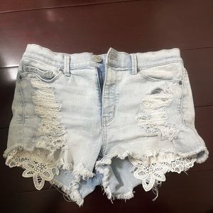 MUDD Light Wash FLX Stretch Mid Rise Lace Distressed Denim Jean Shorts Size 7
